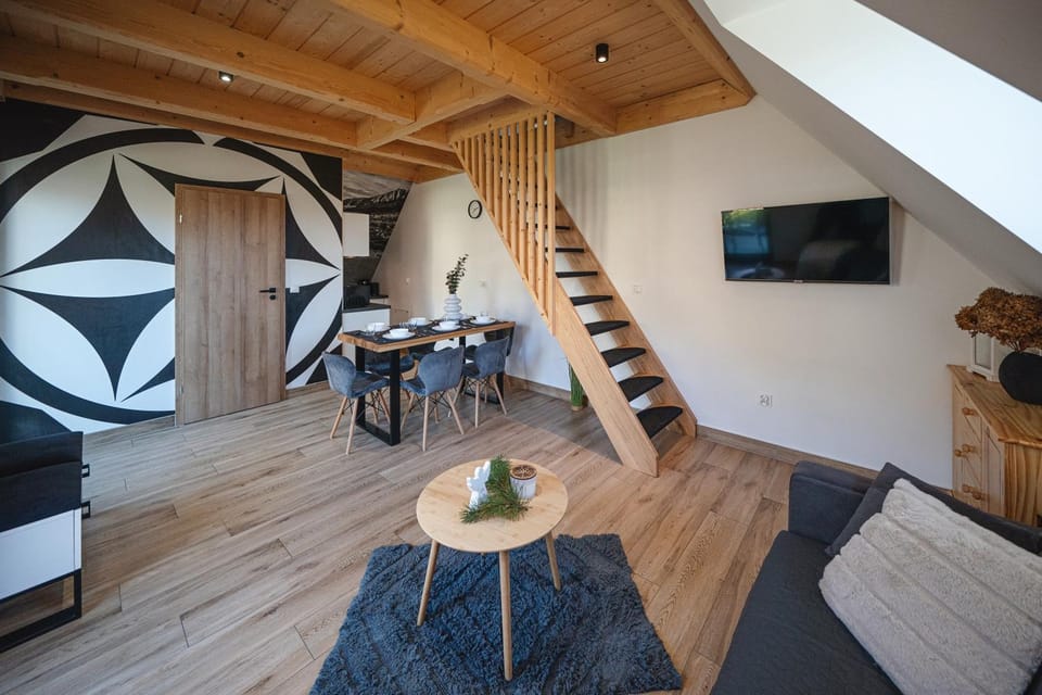 Communal lounge/ TV room, TV and multimedia, Living room, Seating area, Dining area