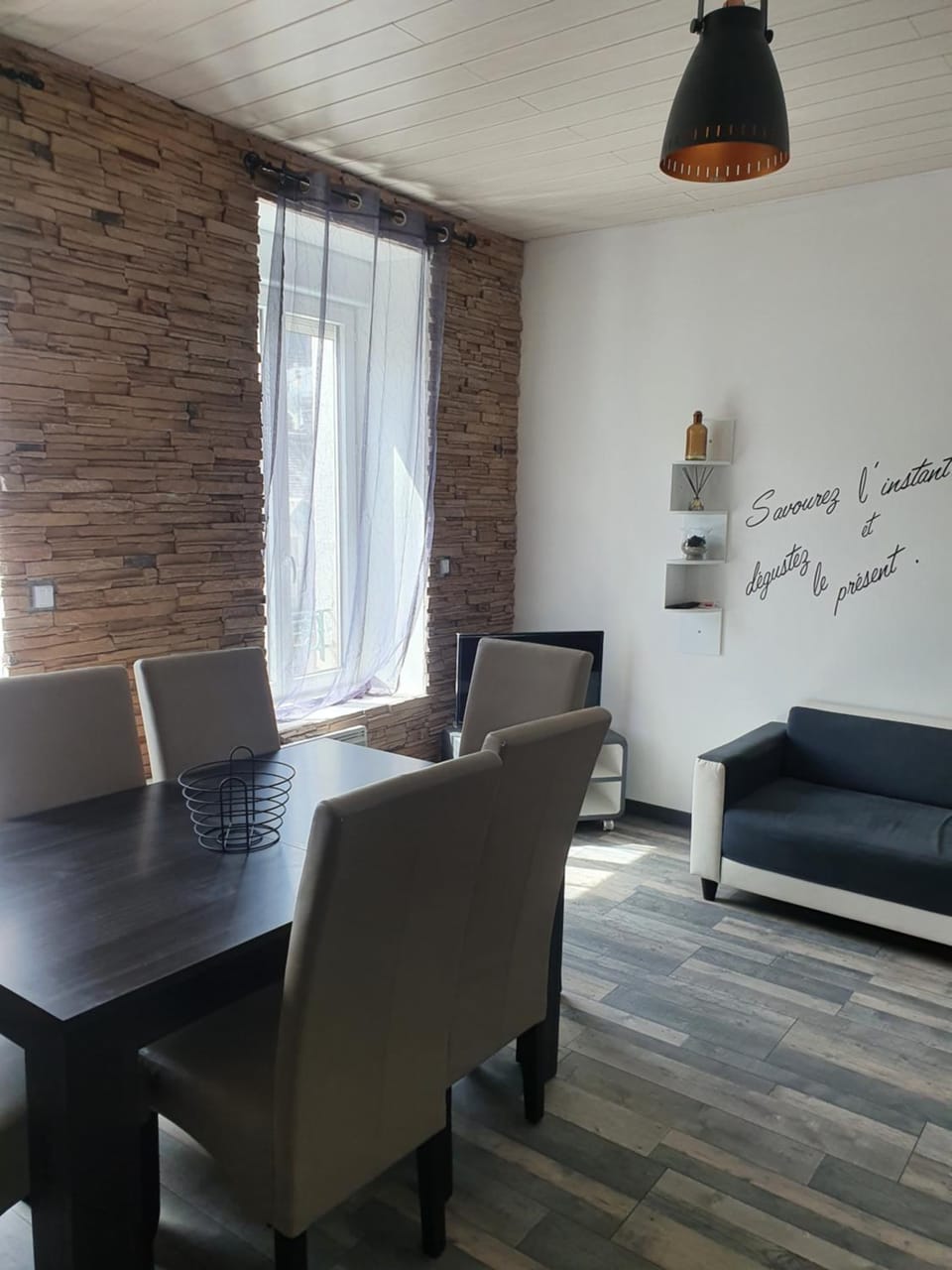 Bienvenue chez les ch'oups 50m2 terrasse 30m2 Apartment in Auvergne-Rhône-Alpes