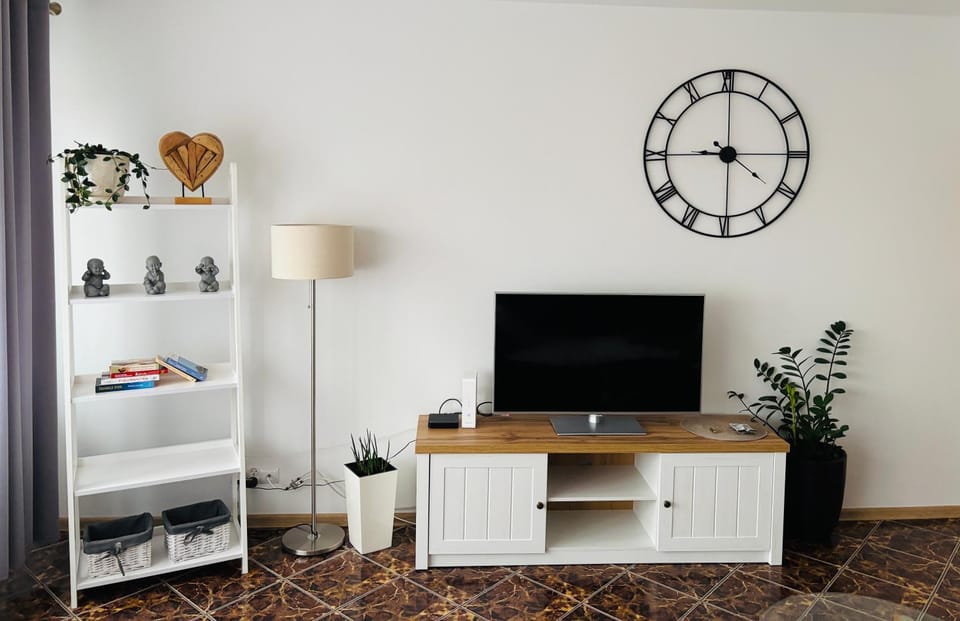 Communal lounge/ TV room, TV and multimedia, Photo of the whole room