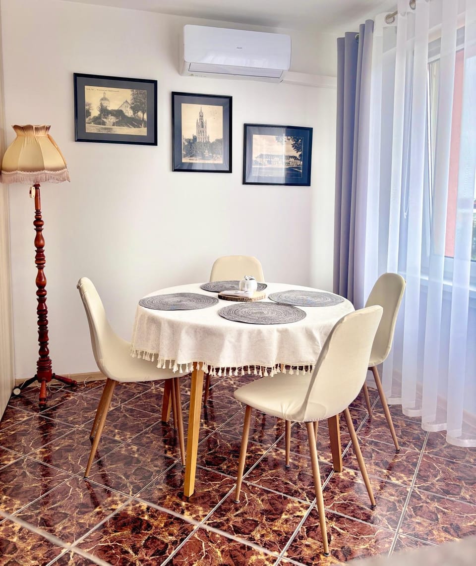Living room, Dining area, air conditioner