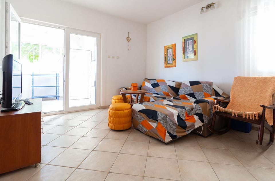 Apartment Mara near the beach - TA Leut Agency Apartment in Zadar County