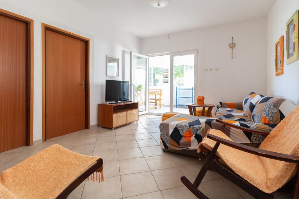 Apartment Mara near the beach - TA Leut Agency Apartment in Zadar County