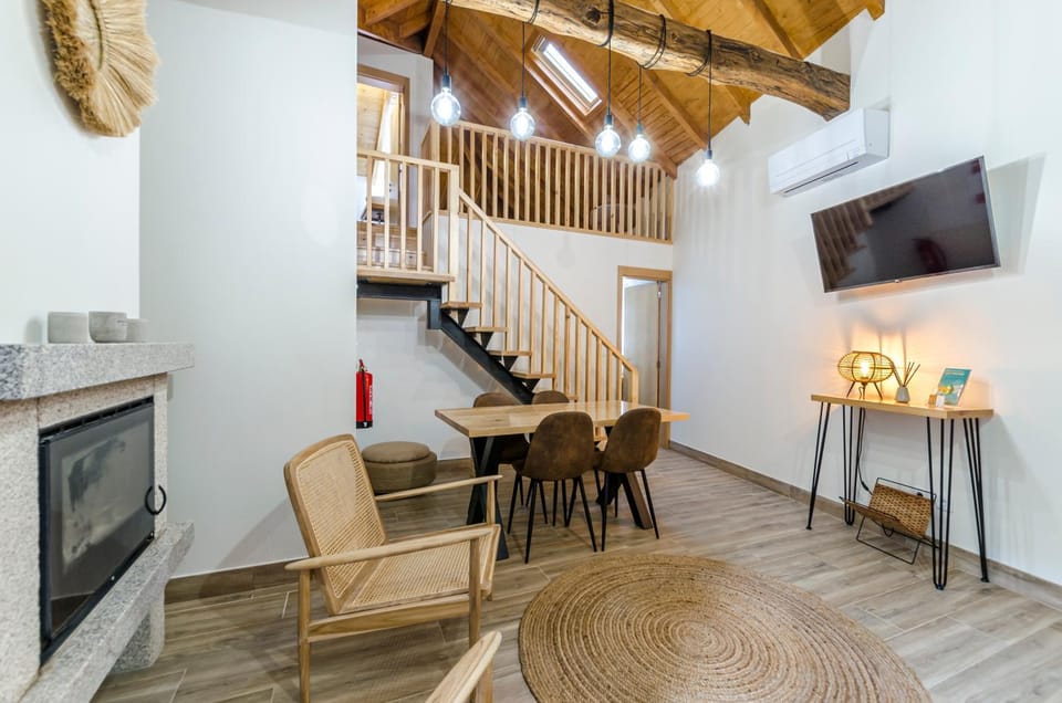 Communal lounge/ TV room, Living room, Seating area, Dining area, fireplace