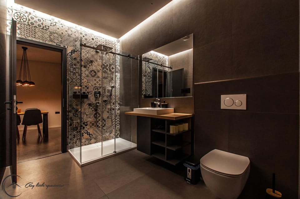 Shower, Toilet, Bathroom