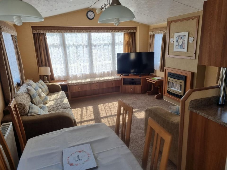 8 berth deluxe pg157 GOLDEN PALM CHAPEL ST LEONARDS PALM GROVE Campground/ 
RV Resort in Chapel Saint Leonards