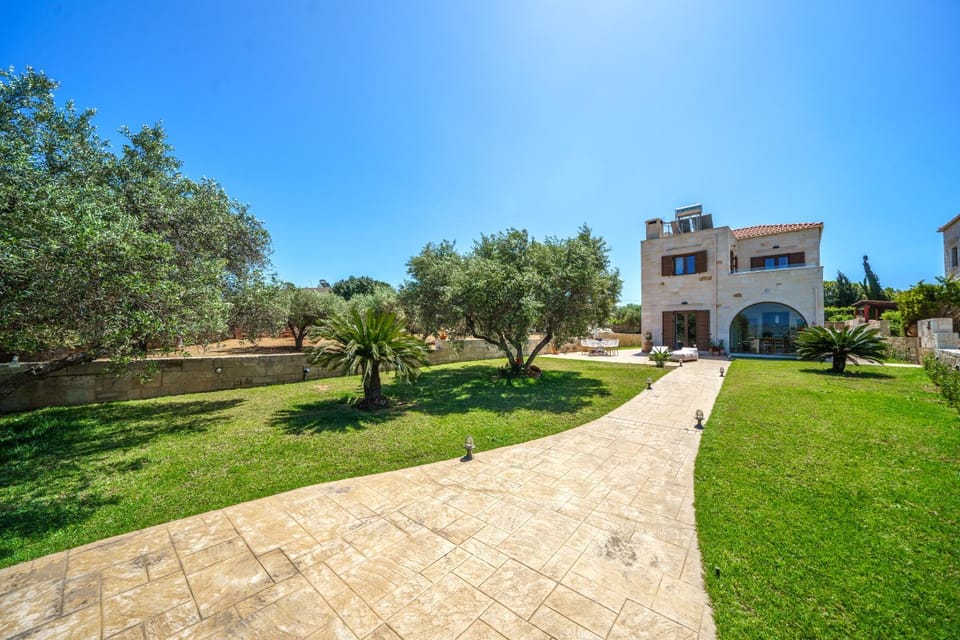 Property building, Spring, Day, Garden, Garden view