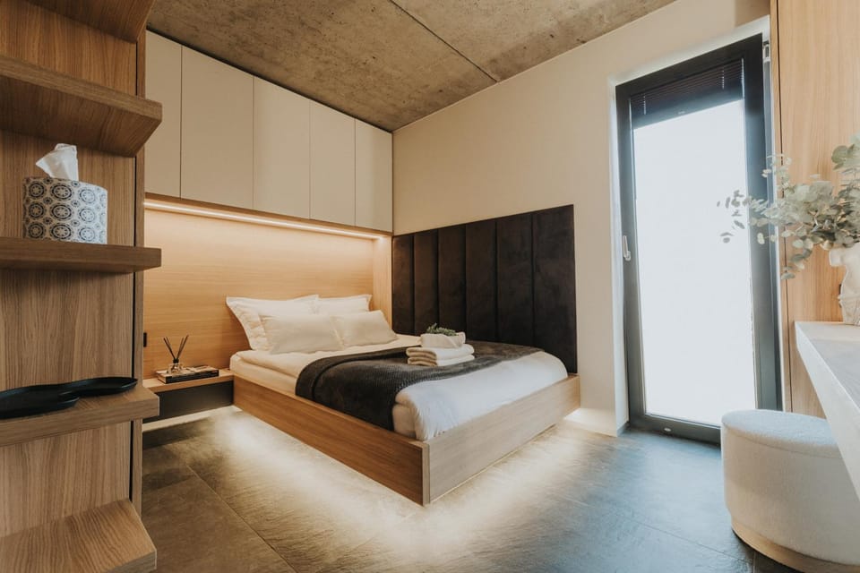 Bed, Decorative detail, Bedroom, towels