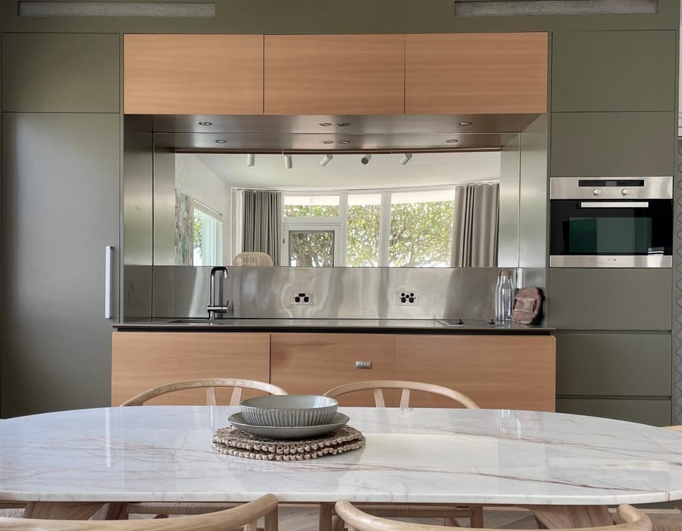 Kitchen or kitchenette, Dining area, minibar, pet friendly, stove