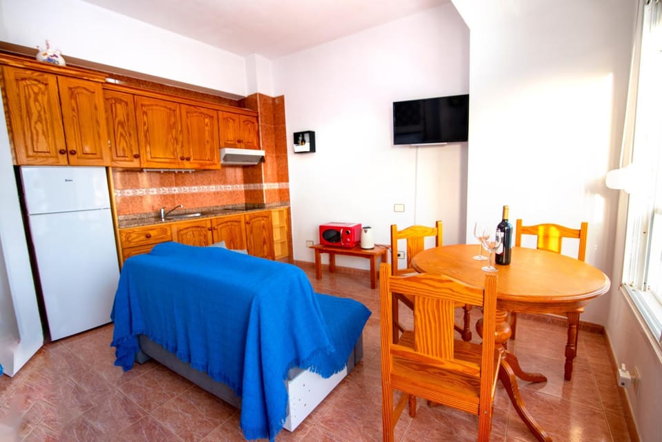 Communal lounge/ TV room, Kitchen or kitchenette, Living room, Seating area, Dining area, kitchen