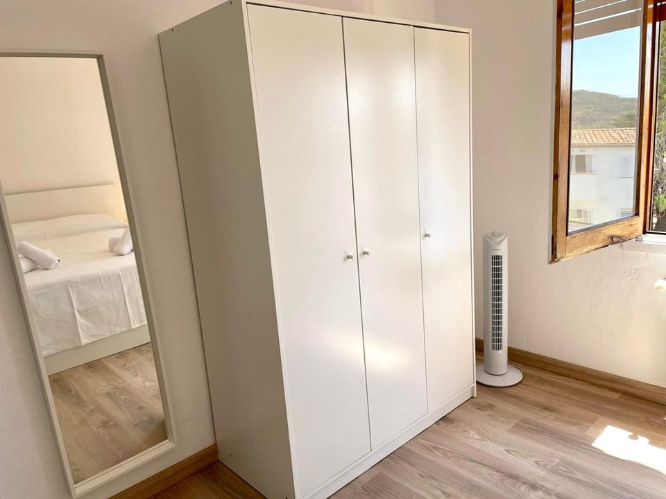 Bedroom, wardrobe