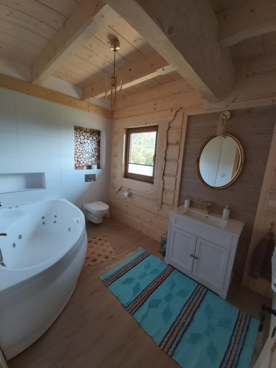 Hot Tub, Bathroom