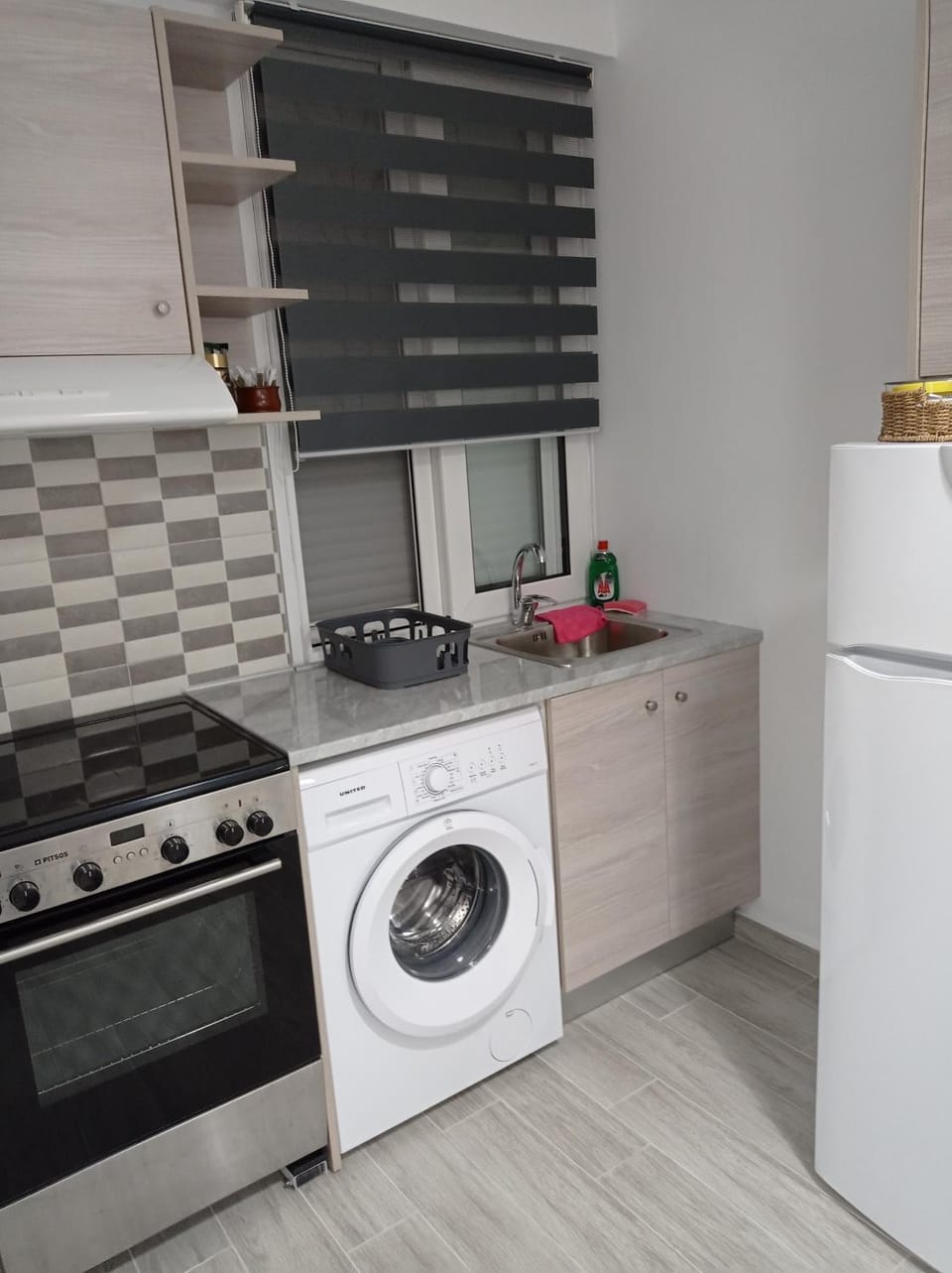 Kitchen or kitchenette, pet friendly, stove, washing machine