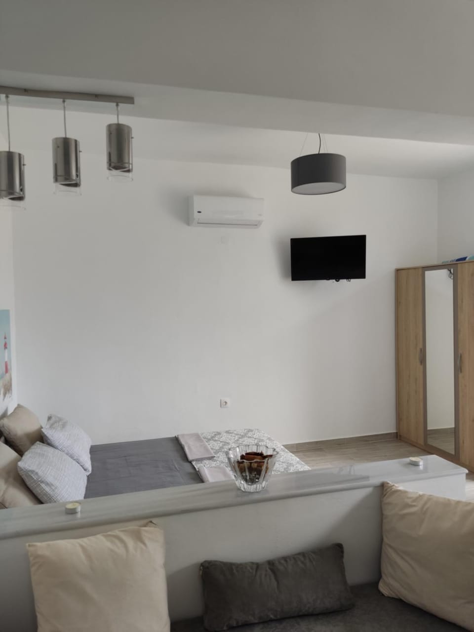 Bed, TV and multimedia, Photo of the whole room, Bedroom, air conditioner