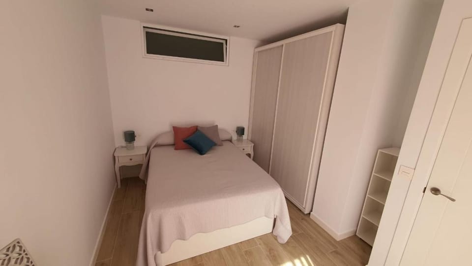 Bed, Photo of the whole room, Bedroom, wardrobe, air conditioner