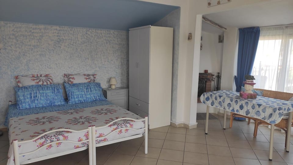 Bed, Photo of the whole room