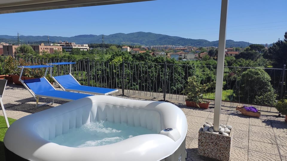 Natural landscape, Hot Tub, View (from property/room), Balcony/Terrace, Mountain view, sunbed