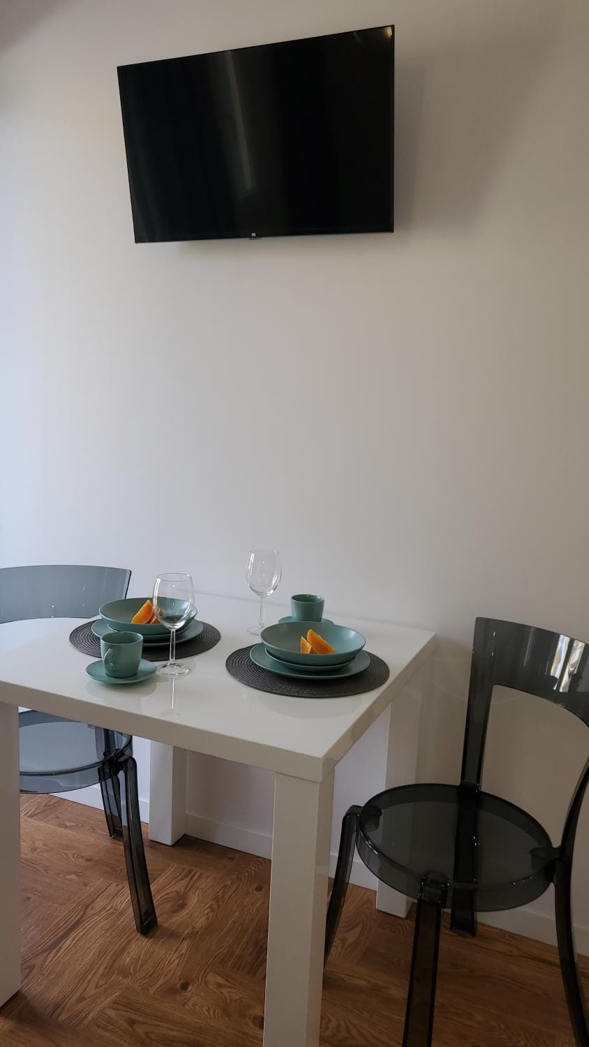 Communal lounge/ TV room, TV and multimedia, Dining area