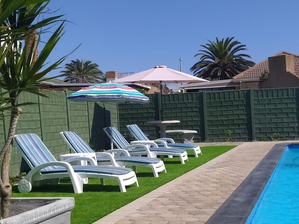 Swimming pool, Swimming pool