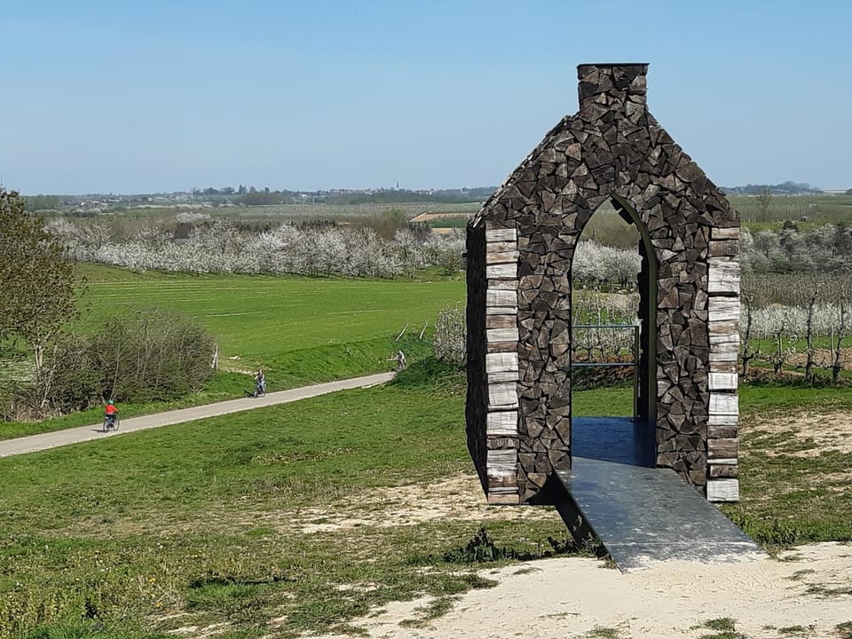 Nearby landmark, Natural landscape