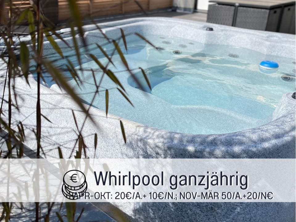 Hot Tub, Swimming pool