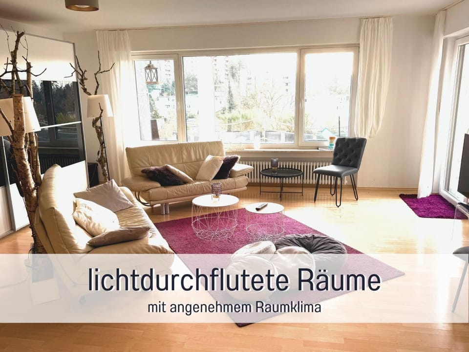 Living room, Text overlay