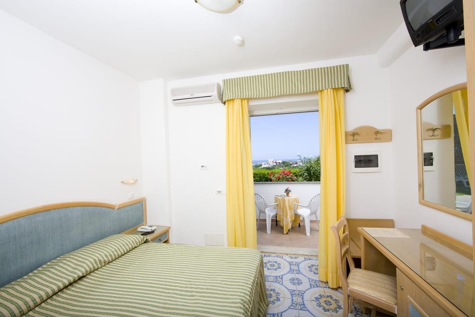 View (from property/room), Balcony/Terrace, Photo of the whole room, Sea view