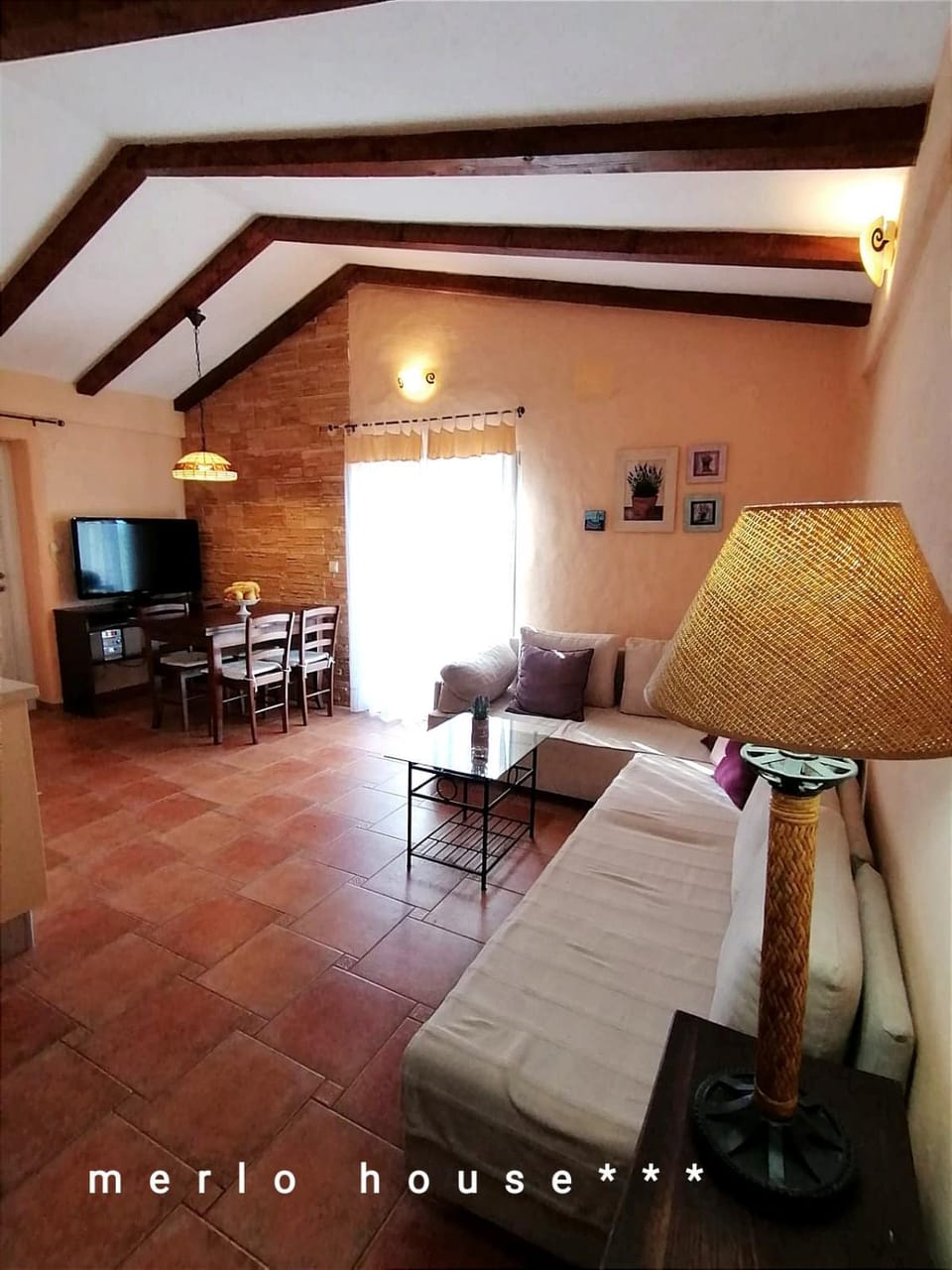 Communal lounge/ TV room, TV and multimedia, Living room, Seating area, Dining area