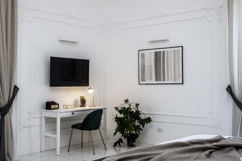 Bedroom, hair dresser