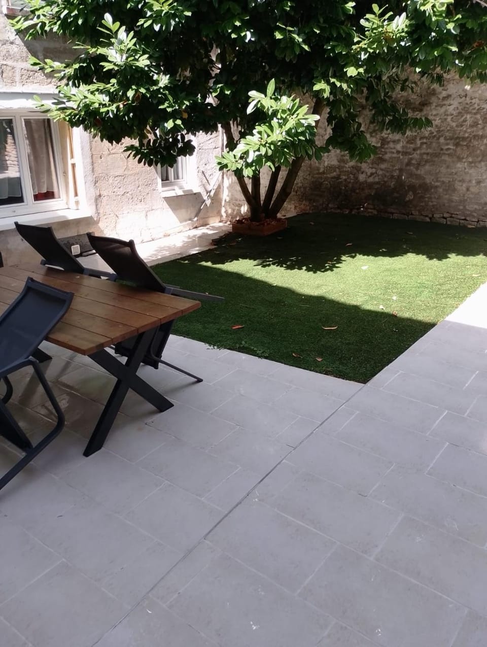 Le Jardin Niortais - Hyper centre- proche gare - Paisible - Grand Jardin privé, WIFI HD -NETFLIX Apartment in Pays de la Loire