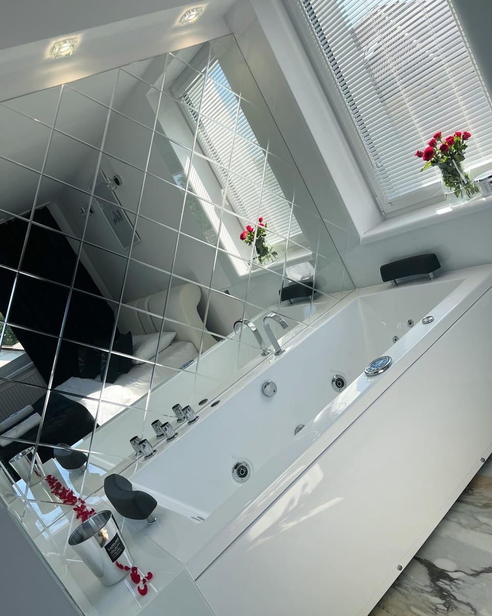 Hot Tub, Bath