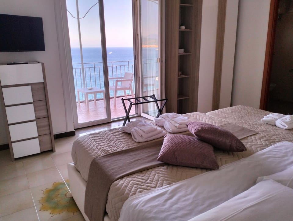 Villa Paradise (Amalfi Coast - Luxury Home - Beach) Bed and Breakfast in Campania