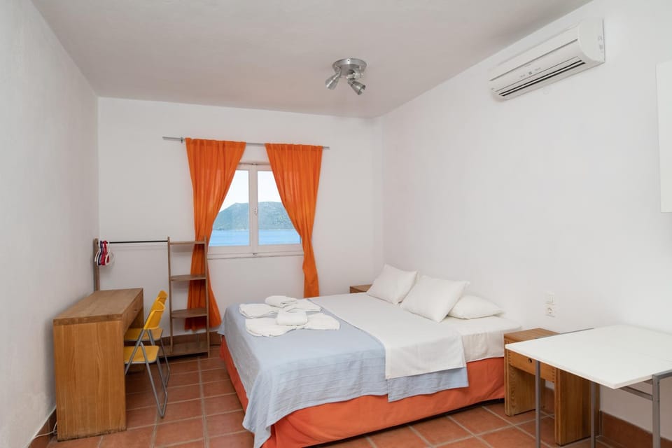 Bed, Bedroom, air conditioner
