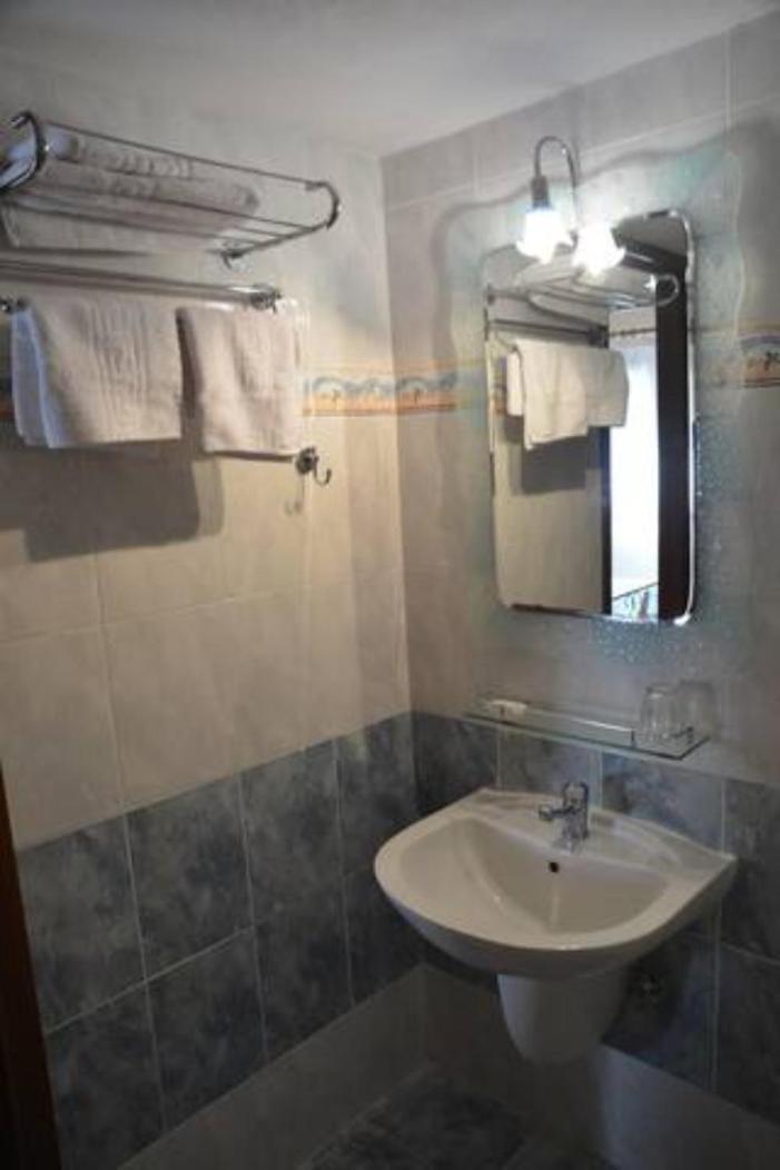 Bathroom, towels