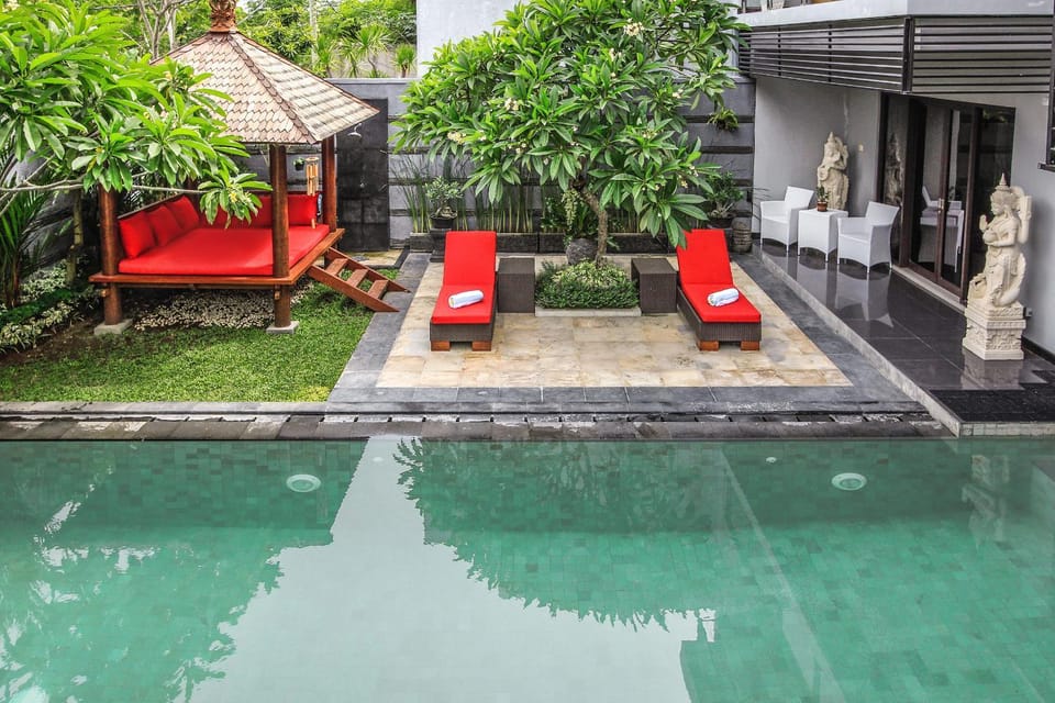Swimming pool, Swimming pool