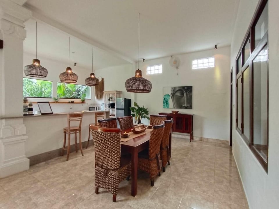 Dining area, kitchen