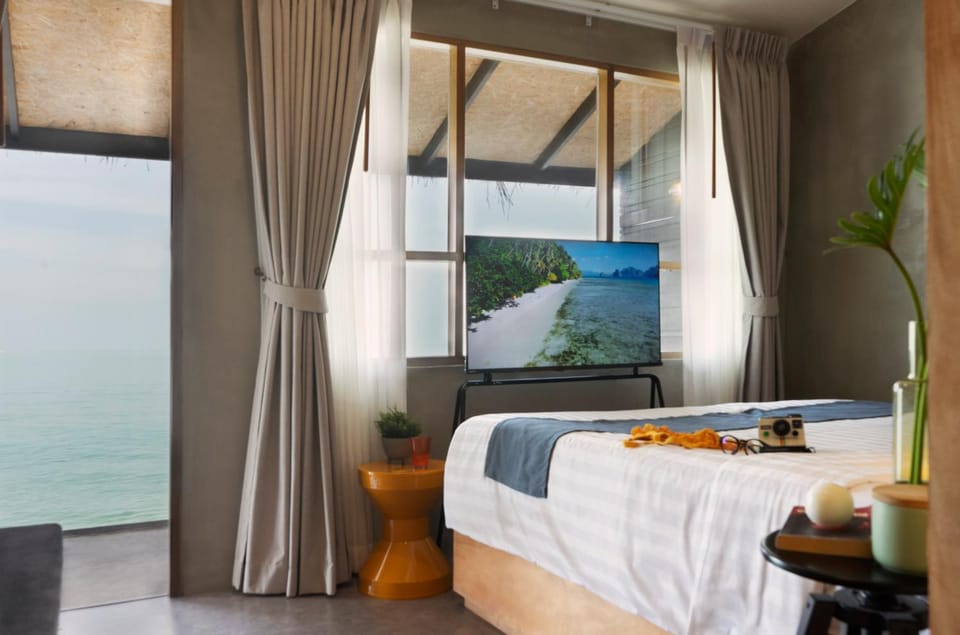 Bed, View (from property/room), Bedroom, Sea view