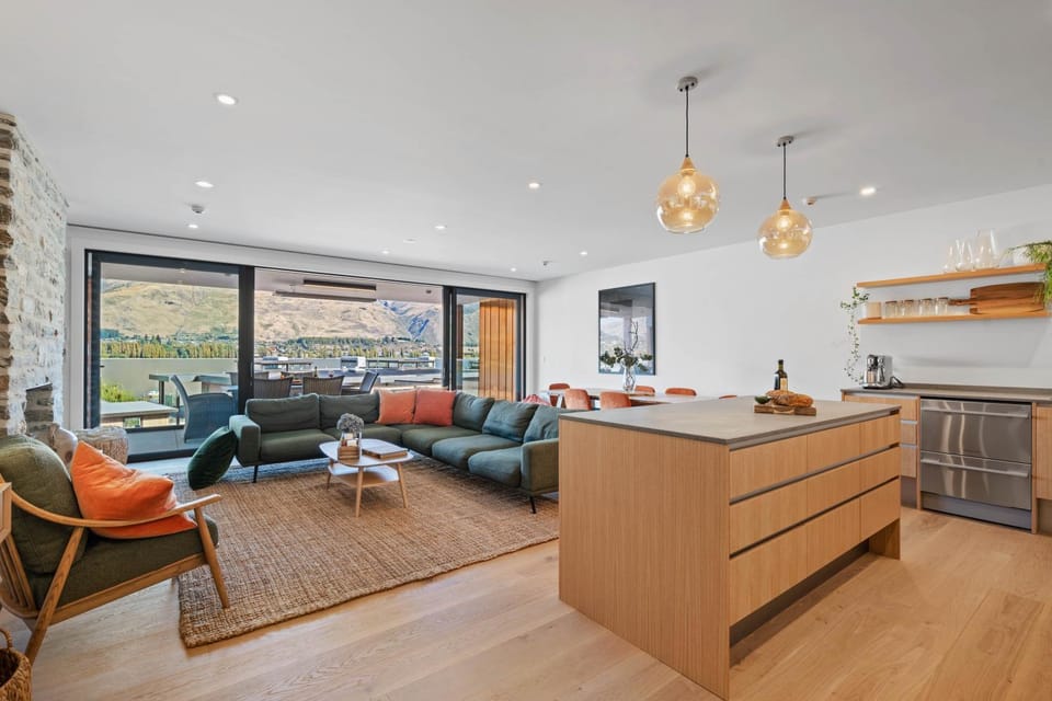 View (from property/room), Living room, Seating area, Lake view, Landmark view, Mountain view, Pool view, dishwasher