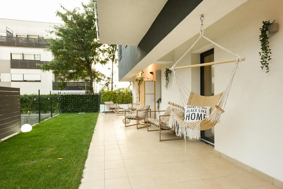 Patio, Day, Garden, Balcony/Terrace, Seating area, Garden view