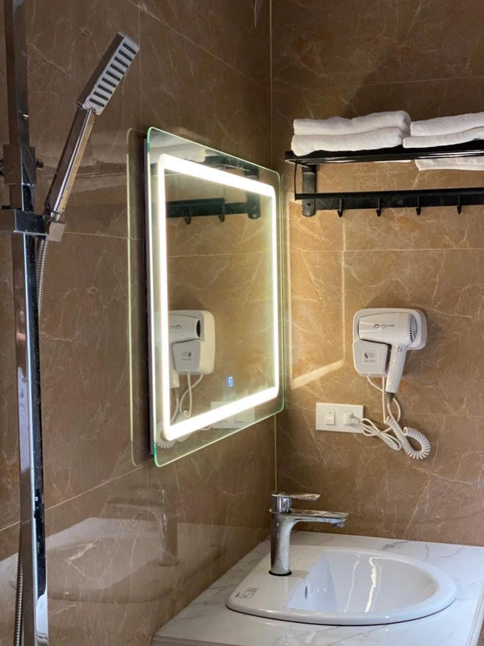 Shower, Toilet