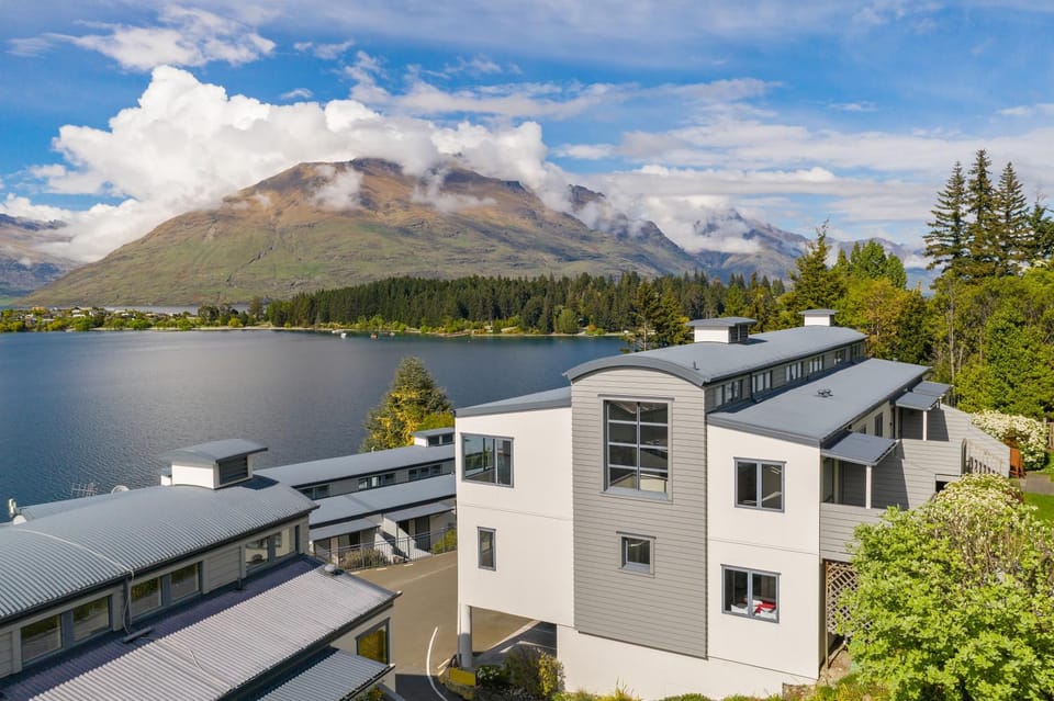 Exciting Queenstown Apartment in Queenstown