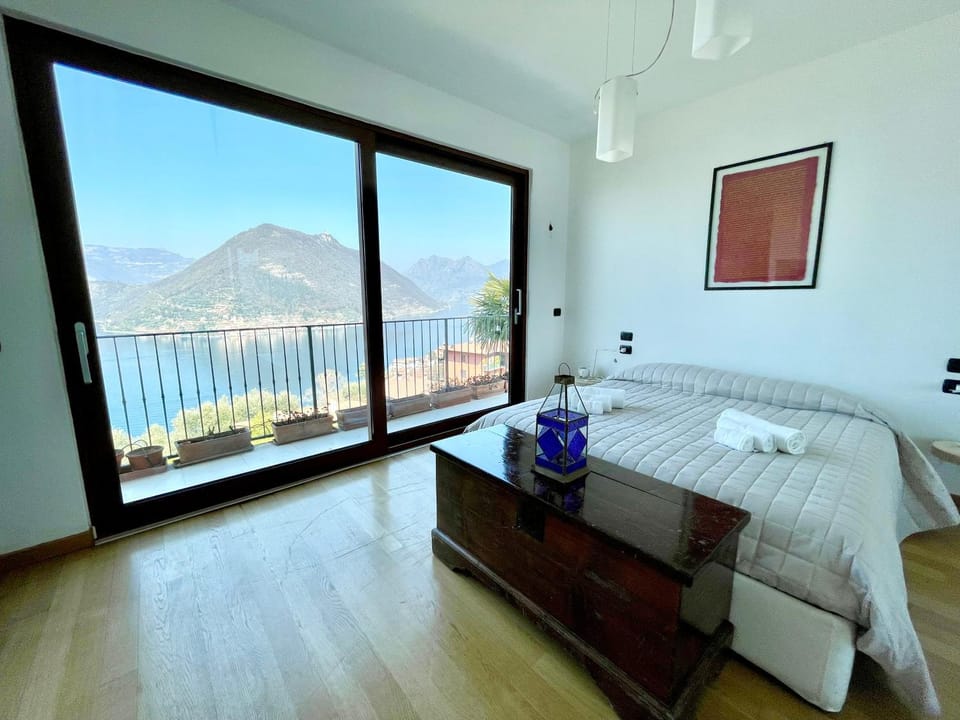 Bed, Natural landscape, Balcony/Terrace, Photo of the whole room, Bedroom, Lake view