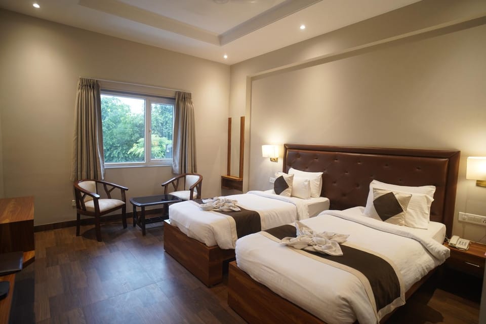 Neel Clarks Inn Express Hotel in Agra