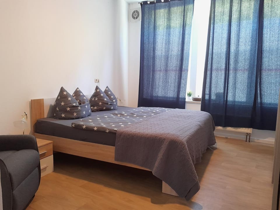 Bed, Photo of the whole room, Bedroom