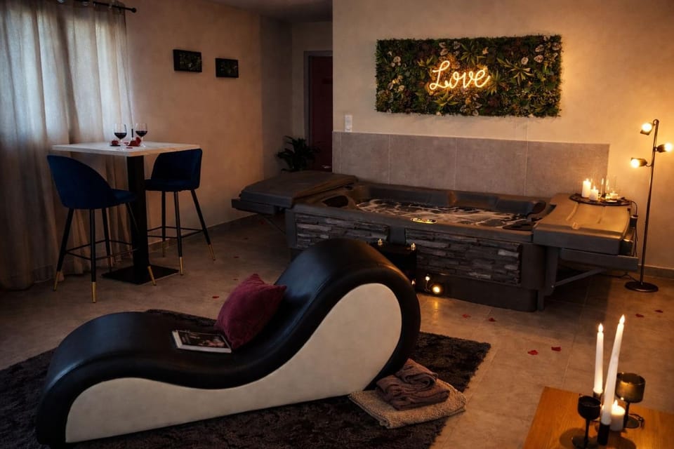 Eden House, Cocon sensuel et romantique avec jacuzzi House in Carpentras