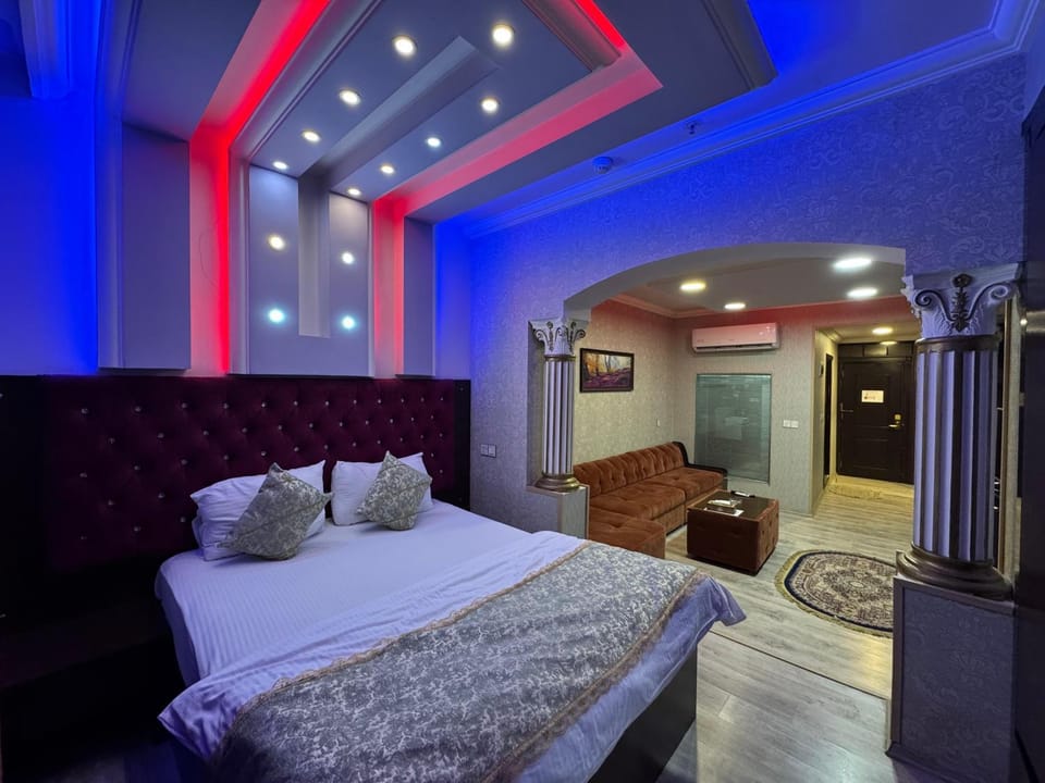 Bed, Living room, Photo of the whole room, Bedroom
