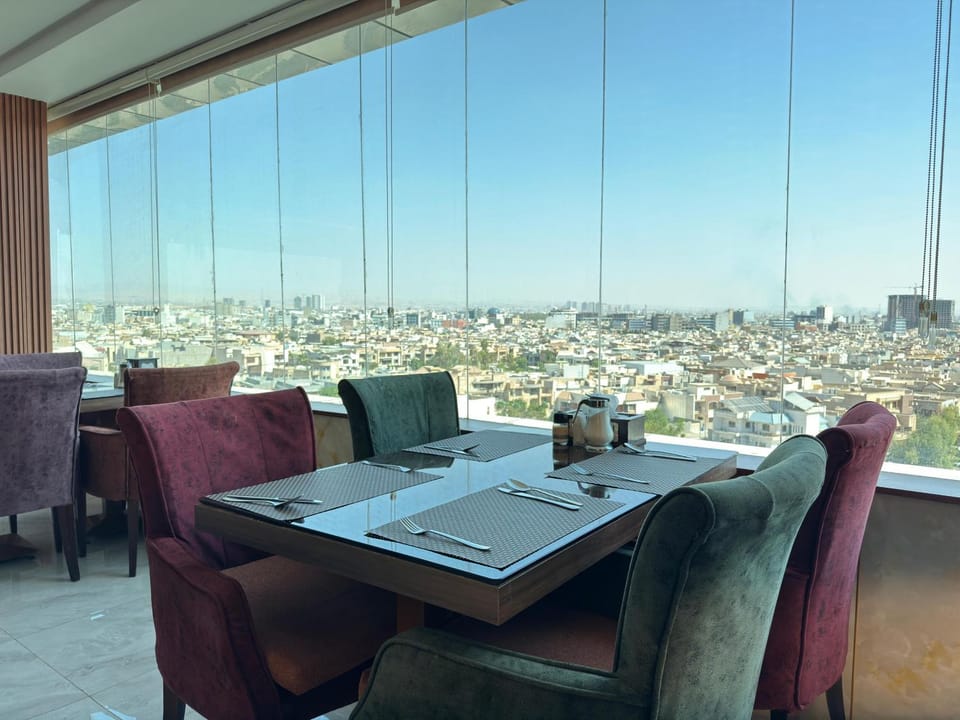 Day, Dining area, City view