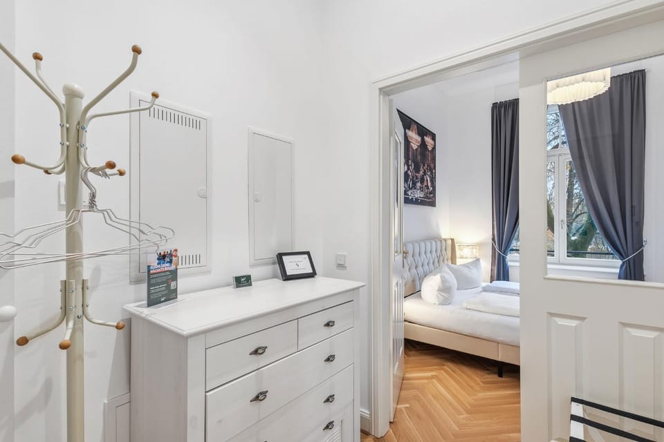 Zu Besuch im Palast - Perfekte Lage Apartment in Dresden-Neustadt