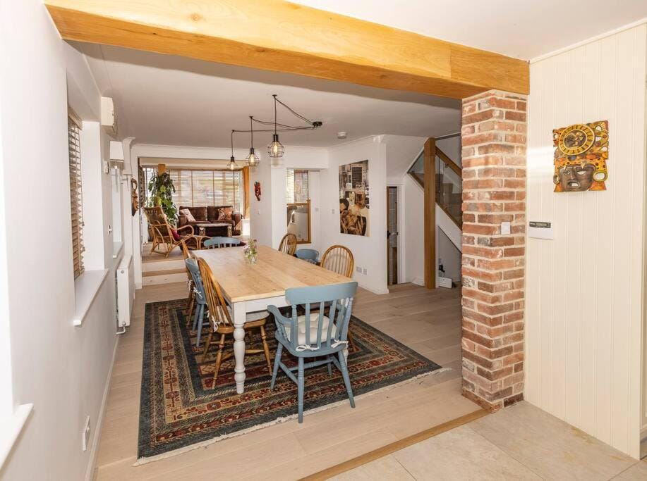 Lovely Sea view Detached house by Hive Beach House in West Dorset District