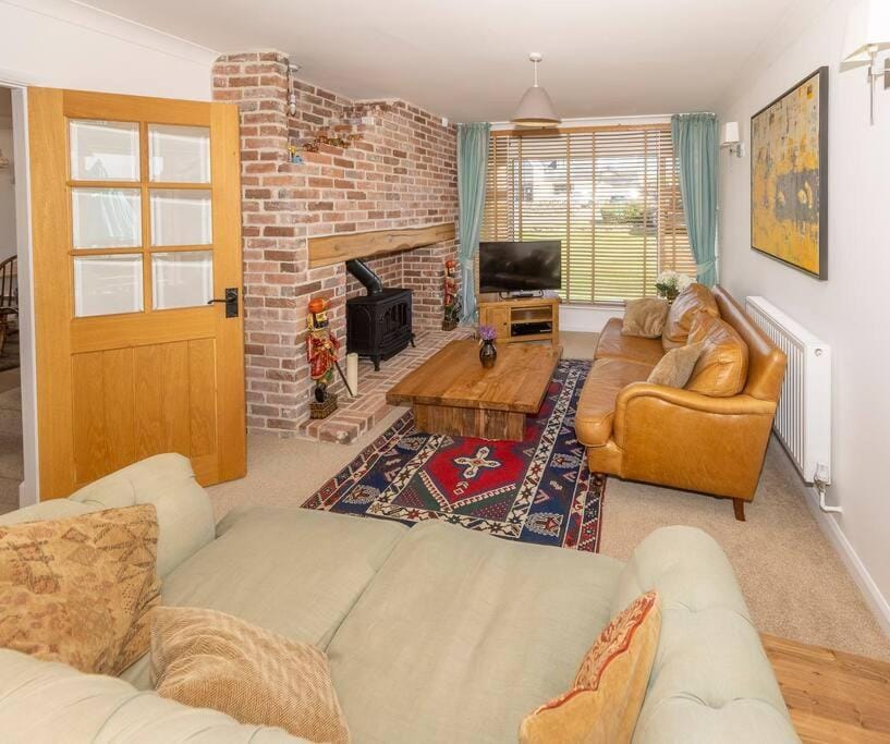 Lovely Sea view Detached house by Hive Beach House in West Dorset District