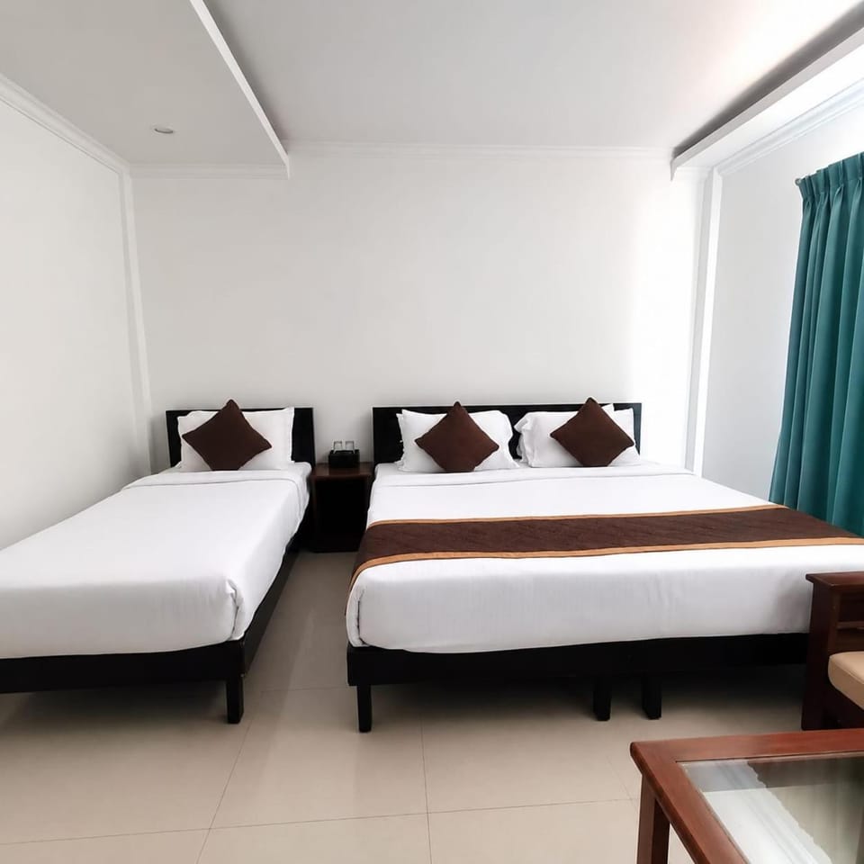 HOTEL SQUARE INN Cosmopolitan Hotel in Tamil Nadu